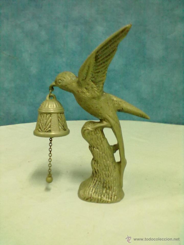 Antig&uuml;edades: PAJARO CON CAMPANILLA EN EL PICO - Foto 1