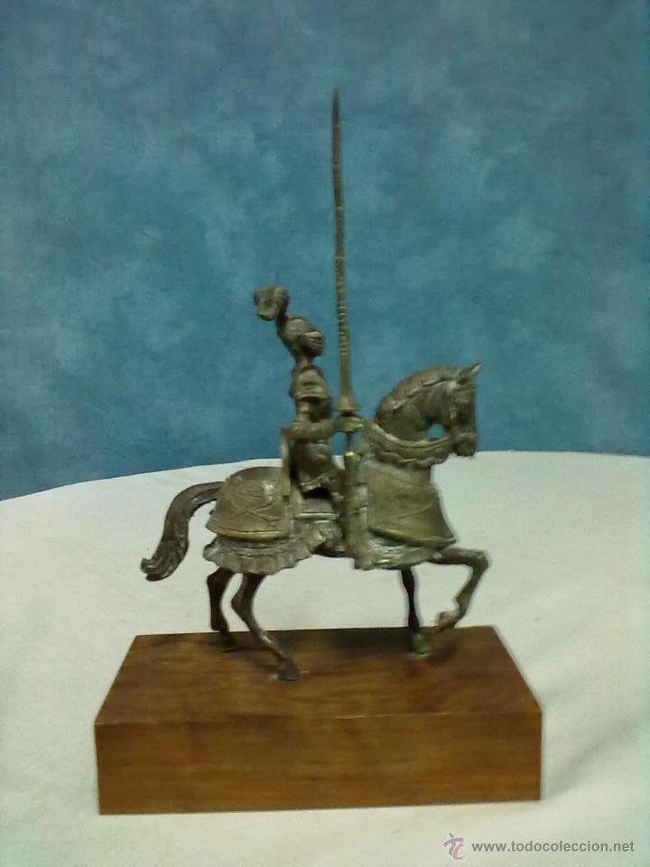 Antig&uuml;edades: CABALLERO A CABALLO CON LANZA - Foto 1