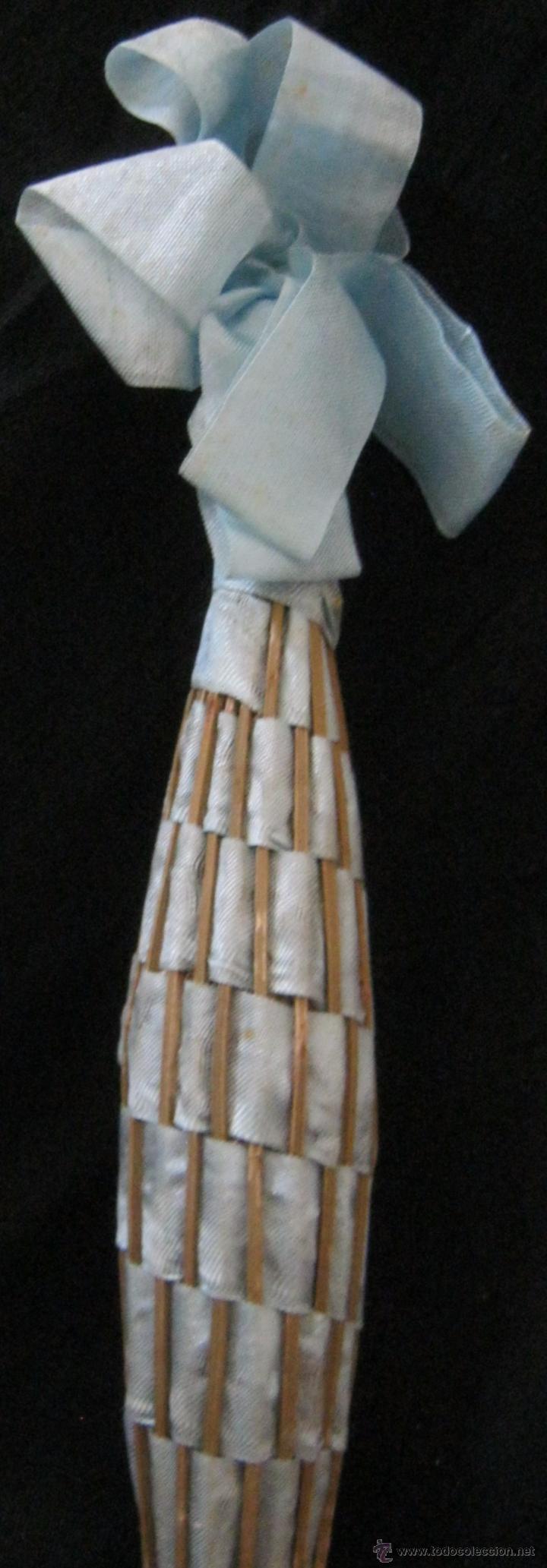 Antiquit&eacute;s: ANTIGUO COPETE DE MIMBRE Y SEDA PPIO.S.XX