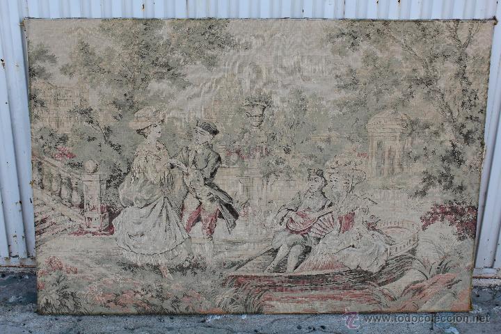 Antig&uuml;edades: TAPIZ CON ESCENAS DE GALANTERIA - Foto 1