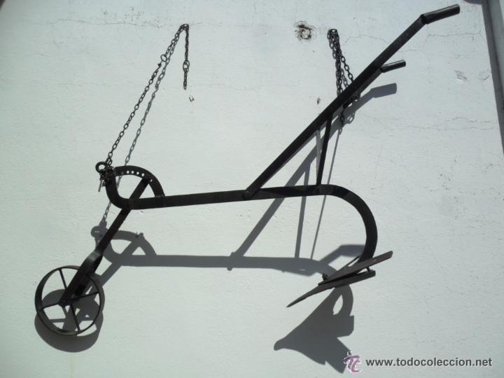 Antig&uuml;edades: ARADO EN HIERRO DE FORJA ANTIGUO - Foto 1