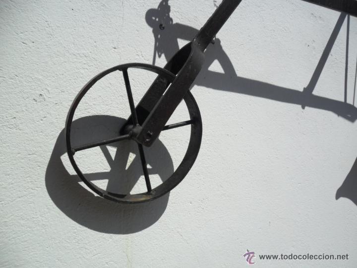 Antig&uuml;edades: ARADO EN HIERRO DE FORJA ANTIGUO - Foto 3
