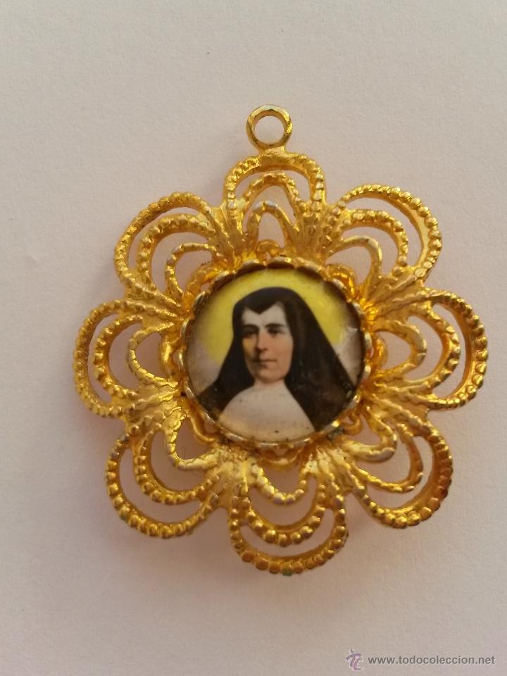 Antig&uuml;edades: Medalla de una santa de 2,8 cms de diametro - Foto 1