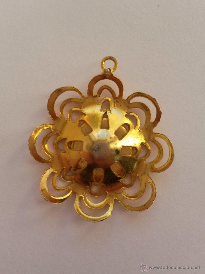 Antig&uuml;edades: Medalla de una santa de 2,8 cms de diametro - Foto 2