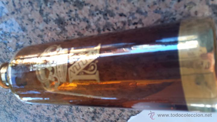 Antig&uuml;edades: antigua botella en ambar y decoracion en oro. - Foto 3