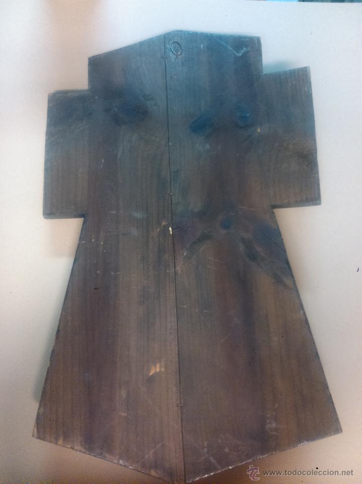 Antig&uuml;edades: Cristo de bronce en cruz de madera - Foto 4