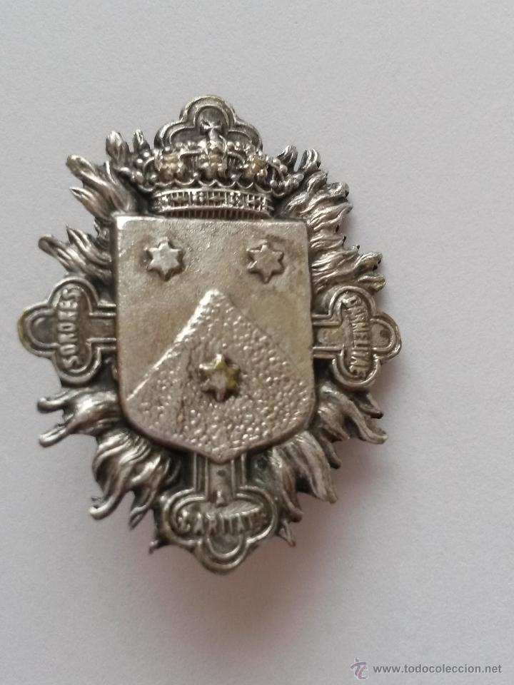 Antiques: Pin, insignia antigua de las hermanas carmelitas de la caridad se 2,8 x 2,2 cms. carmelitae caritate