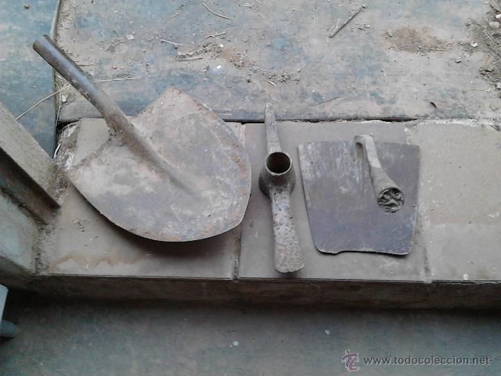 Antig&uuml;edades: lote de aperos de labranza - Foto 1