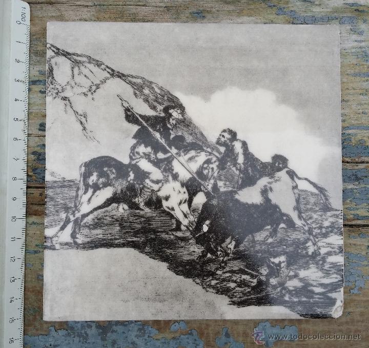 Antig&uuml;edades: Azulejo con grabado taurino. - Foto 1