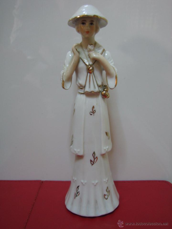 Antiguidades: Figura de porcelana de 13 cm