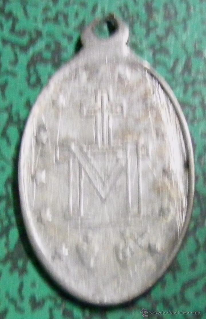 Antig&uuml;edades: MEDALLA RELIGIOSA MIDE 2 X 1,4 CM - Foto 2