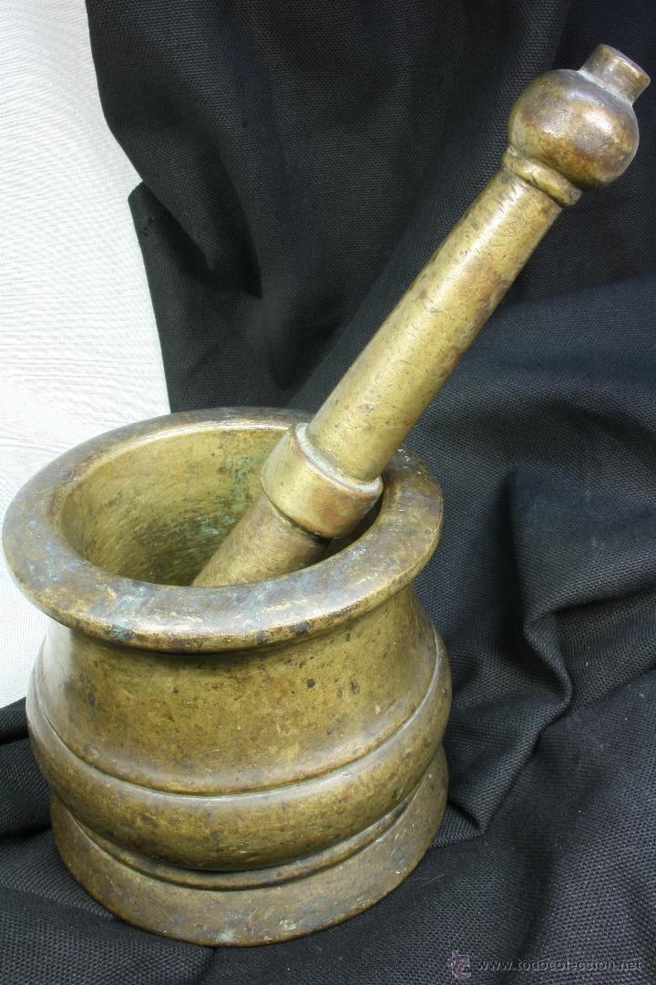 Antig&uuml;edades: Mortero Bronce. S.XVIII. P&aacute;tina preciosa.