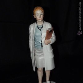 Figura de doctora en auténtica porcelana de Algora documentada. Serie limitada en perfecto estado.