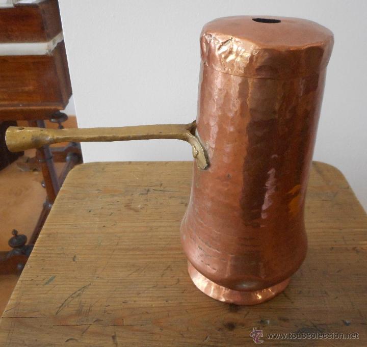 Antig&uuml;edades: Chocolatera de cobre - Foto 1