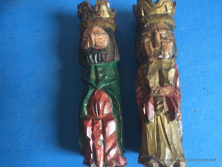 Antig&uuml;edades: DOS REYES CONSTRUIDOS A PARTIR DE UN TRONCO DE MSADERA TALLADOS Y PINTADOS (ARTESANALMENTE