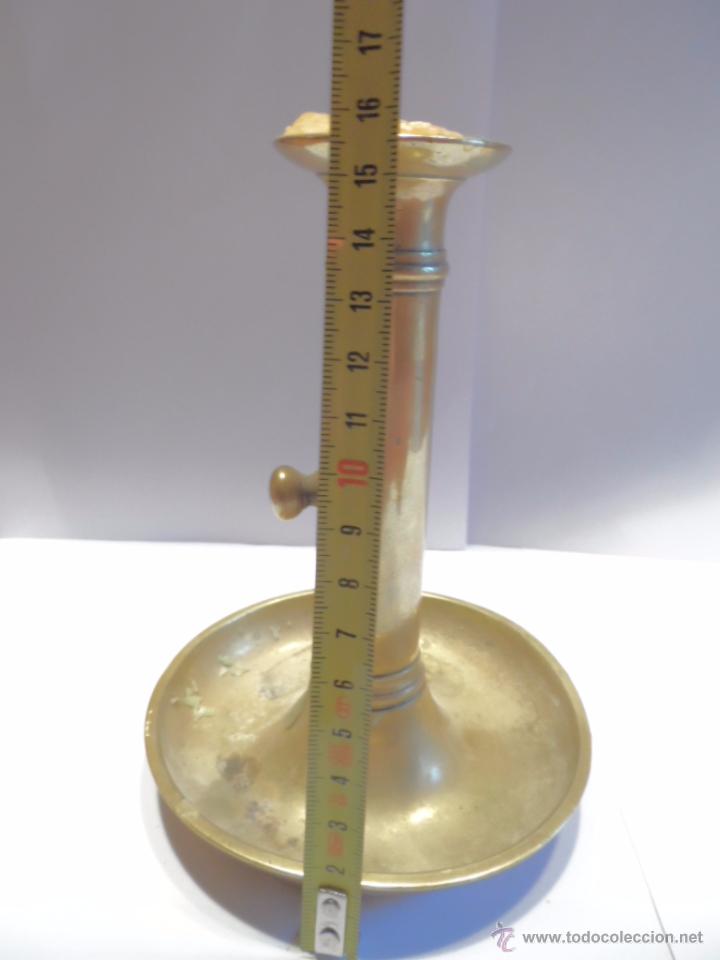 Antig&uuml;edades: bonito candelabro de bronce antiguo - Foto 3