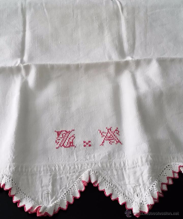 Antig&uuml;edades: Funda bordada siglo XIX - Foto 1