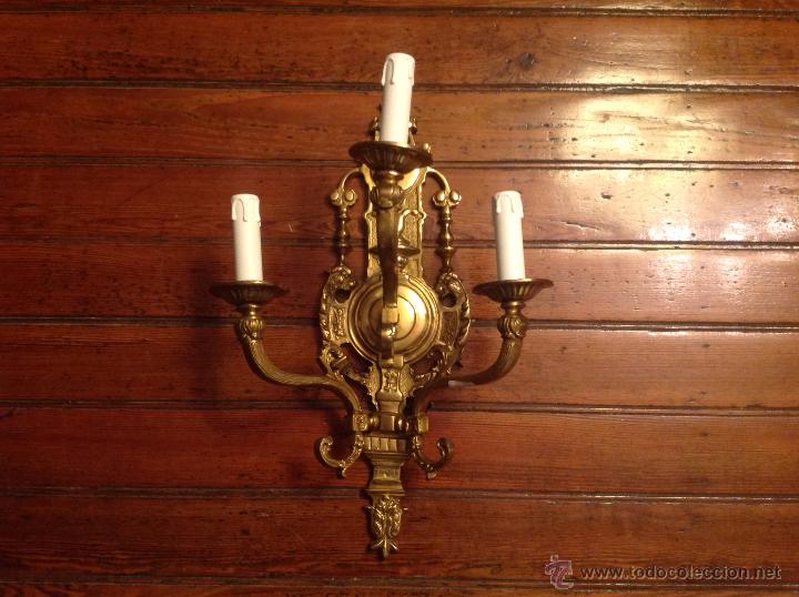 Antig&uuml;edades: aplique de bronce de tres luces (2) - Foto 1