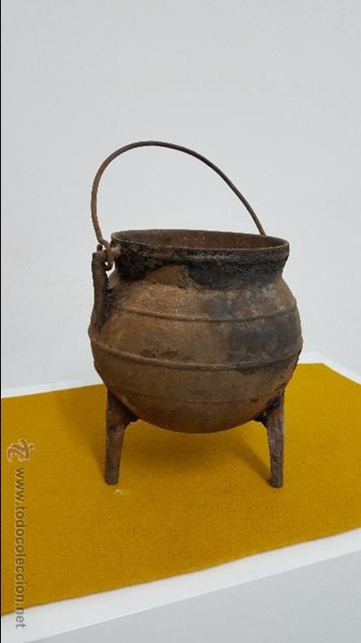 Antig&uuml;edades: Pote antiguo de hierro fundido. - Foto 1