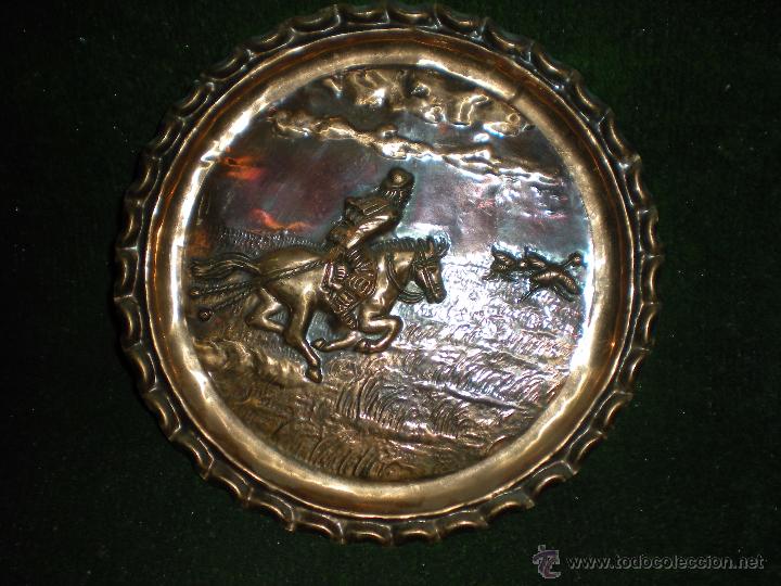 Antig&uuml;edades: Plato en relieve en bronce muy antiguo - Foto 2