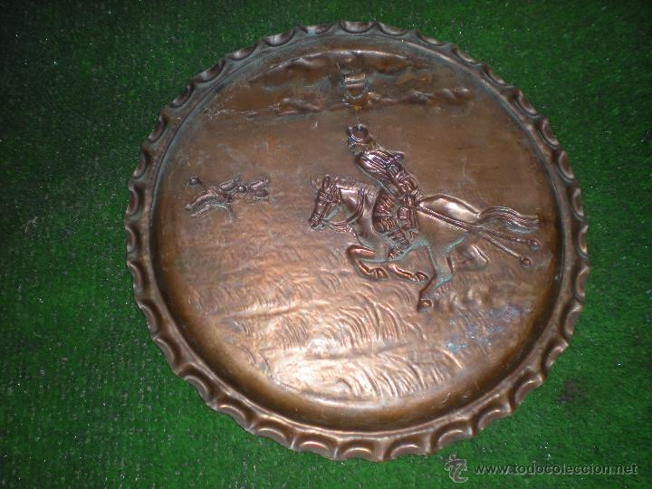 Antig&uuml;edades: Plato en relieve en bronce muy antiguo - Foto 3