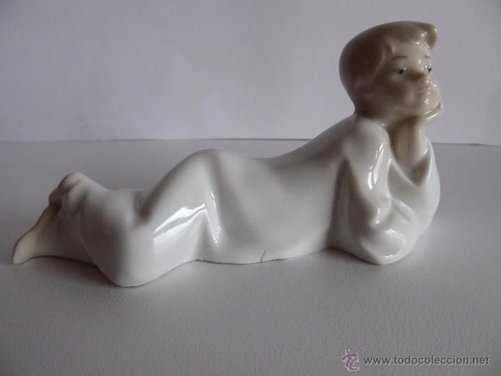 Antig&uuml;edades: FIGURA DE NI&Ntilde;O PENSATIVO - Foto 2