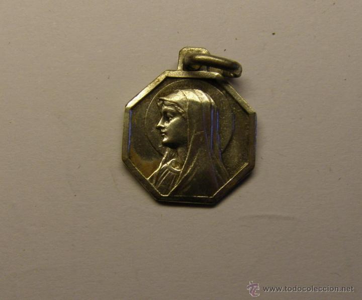 Antig&uuml;edades: Medalla de N&ordf; S&ordf; de Lourdes. - Foto 1