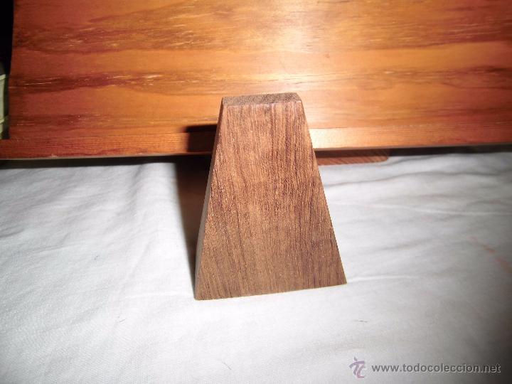 Antig&uuml;edades: VIRGEN DE COVADONGA DE PLATA SOBRE BASE DE MADERA - Foto 2