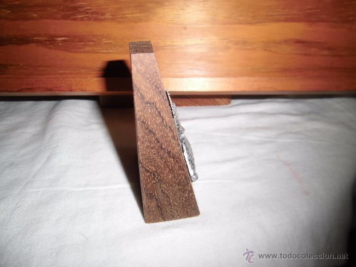 Antig&uuml;edades: VIRGEN DE COVADONGA DE PLATA SOBRE BASE DE MADERA - Foto 3