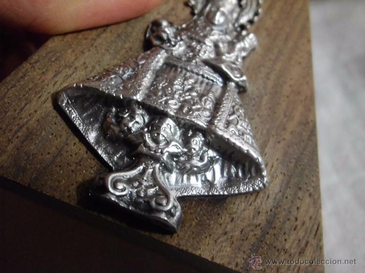 Antig&uuml;edades: VIRGEN DE COVADONGA DE PLATA SOBRE BASE DE MADERA - Foto 8