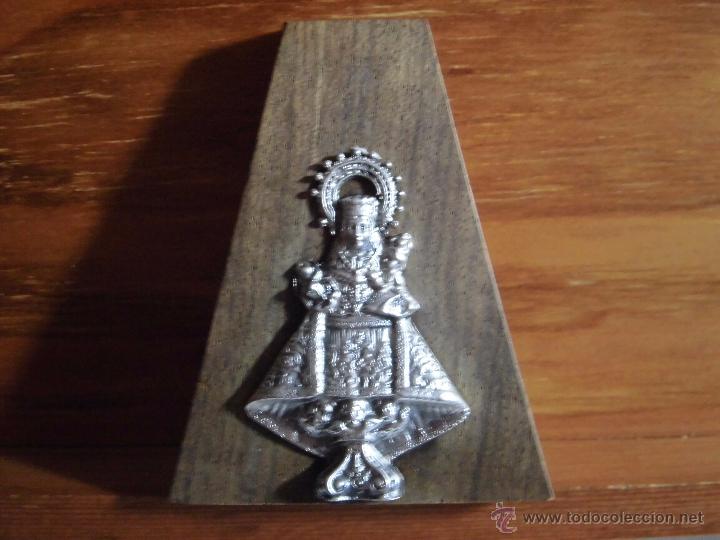Antig&uuml;edades: VIRGEN DE COVADONGA DE PLATA SOBRE BASE DE MADERA - Foto 10