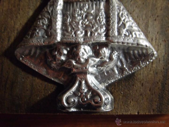 Antig&uuml;edades: VIRGEN DE COVADONGA DE PLATA SOBRE BASE DE MADERA - Foto 11