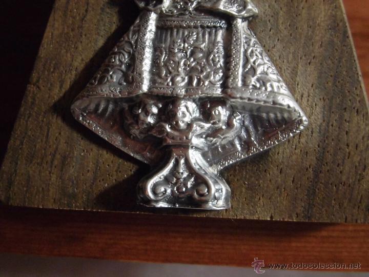 Antig&uuml;edades: VIRGEN DE COVADONGA DE PLATA SOBRE BASE DE MADERA - Foto 12