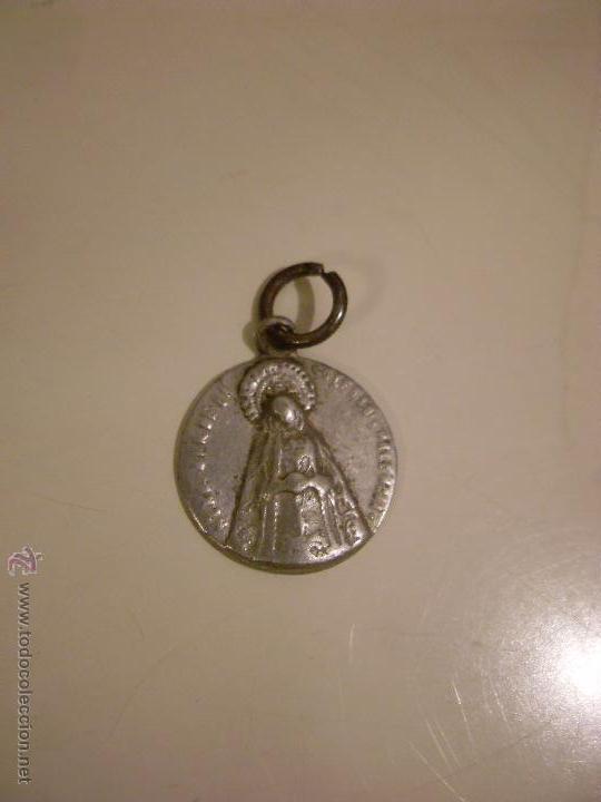 Antig&uuml;edades: Antigua medalla de plata de la virgen - Foto 1