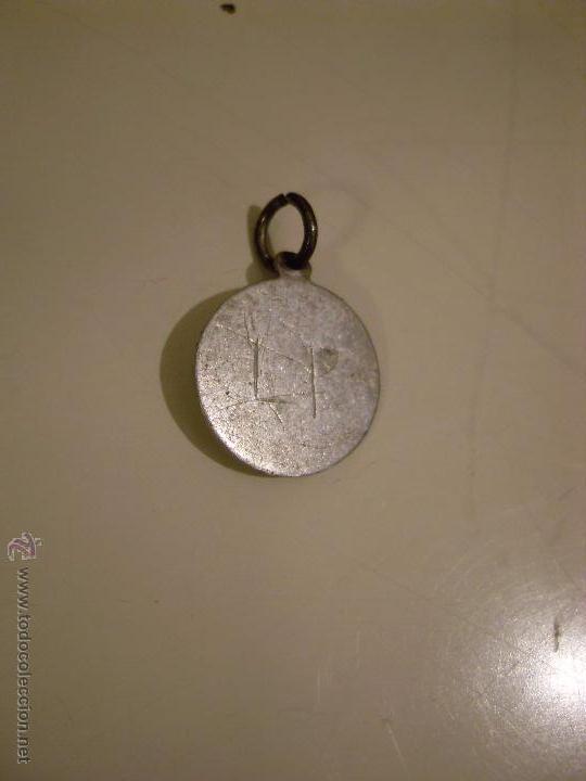 Antig&uuml;edades: Antigua medalla de plata de la virgen - Foto 2