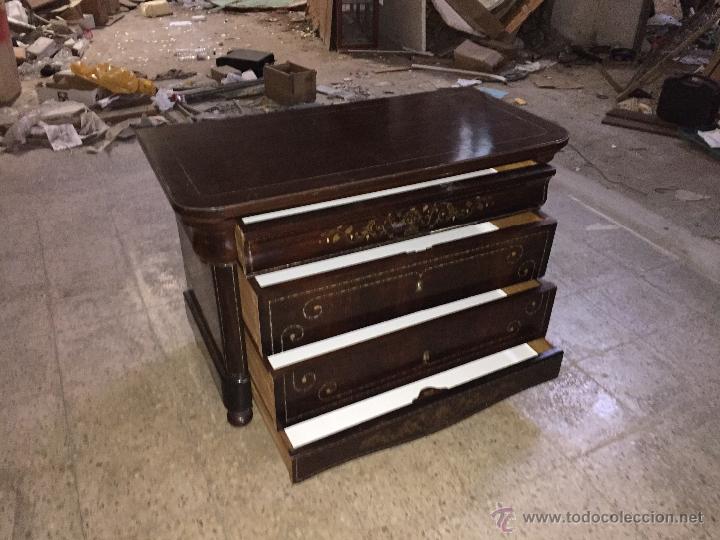 Antig&uuml;edades: peque&ntilde;a comoda - Foto 2