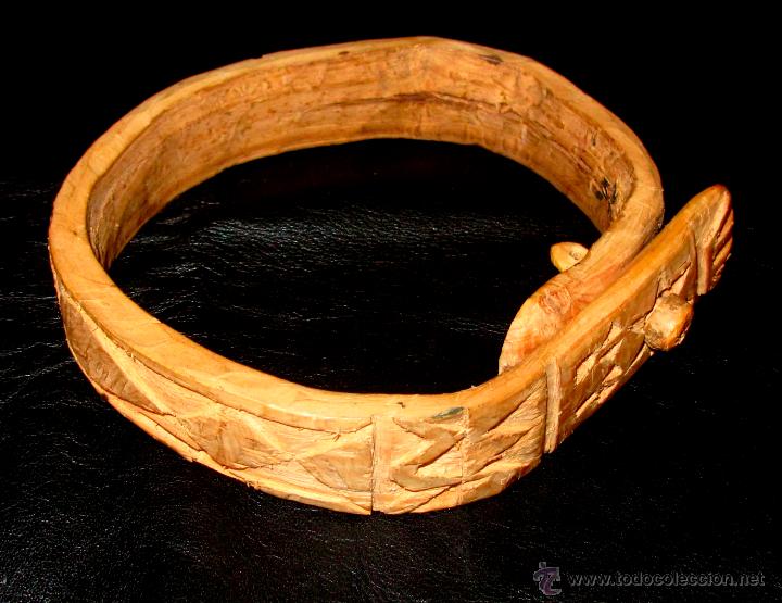 Antig&uuml;edades: PEQUE&Ntilde;O COLLAR DE MADERA TALLADA. ARTESANO. - Foto 1