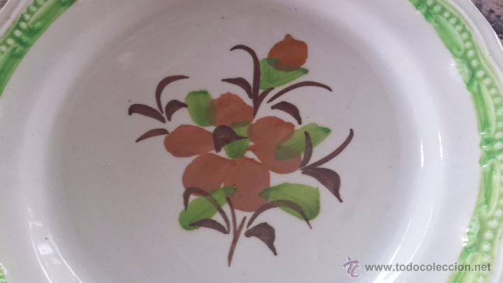 Antig&uuml;edades: antiguo plato de manises, pintado a mano - Foto 2
