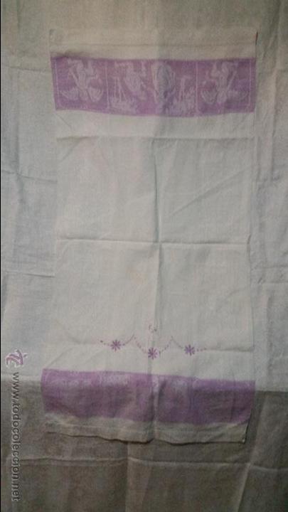 Antiguidades: ANTIGUA Y PRECIOSA TOALLA CON FRANJA EN LILA PP.SG.XX. ALGOD&Oacute;N ADAMASCADO BORDADO A MANO INICIAL