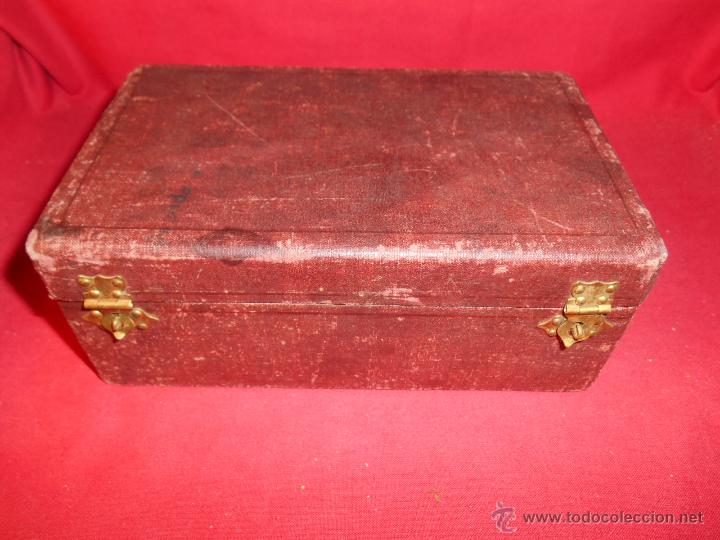 Antig&uuml;edades: ANTIGUA CAJA DE MADERA FORRADA - Foto 1