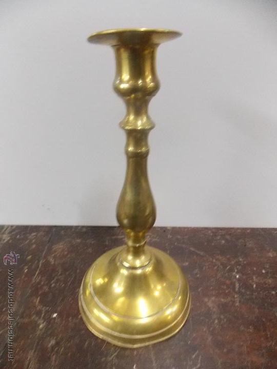 Antig&uuml;edades: PORTAVELAS DE BRONCE DORADO - Foto 1
