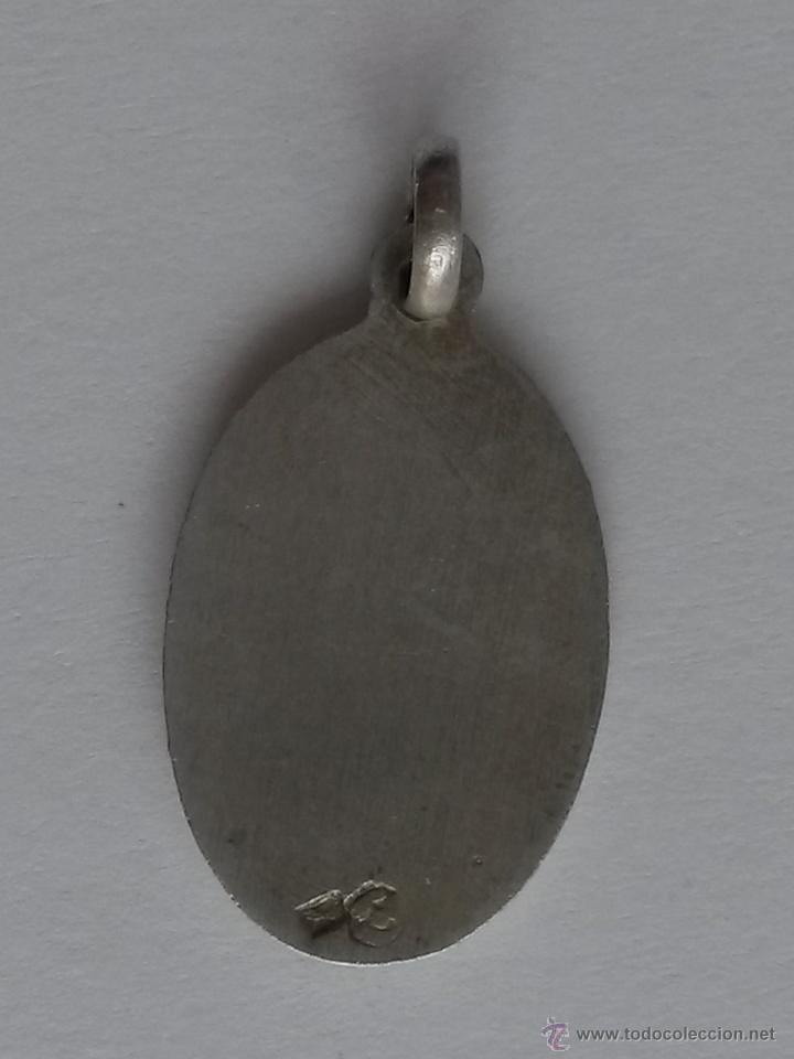Antig&uuml;edades: Medalla, de virgen  de 2,1 x 1,3 cms - Foto 2