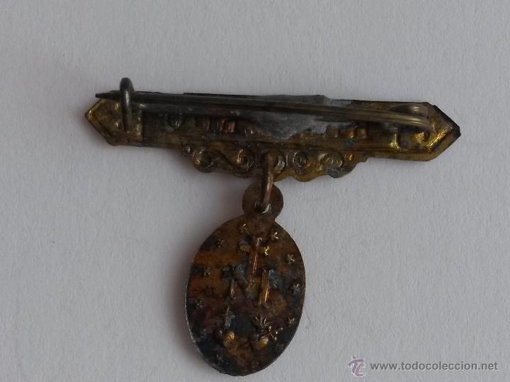 Antig&uuml;edades: Pin de alfiler , con virgen de 2,9 x 2,3  cms - Foto 2