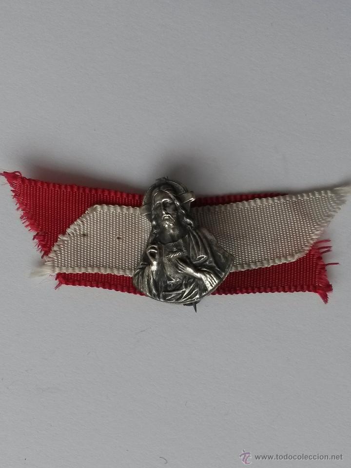 Antig&uuml;edades: Pin de alfiler ,corazon de jesus de 2,1 x 1,8 cms - Foto 3