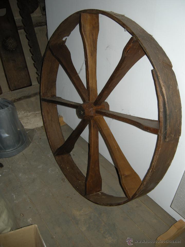 Antig&uuml;edades: Rueda de madera - Foto 1
