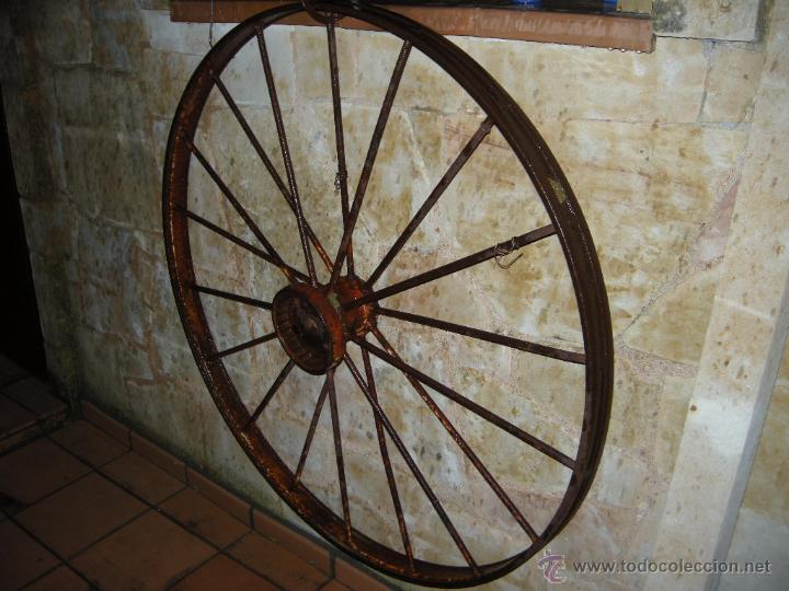 Antig&uuml;edades: Rueda de hierro - Foto 1