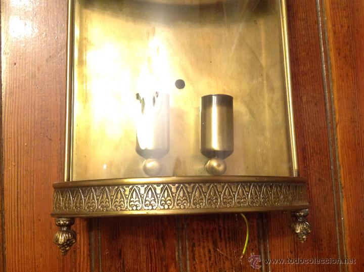 Antig&uuml;edades: aplique de laton y cristal curvo 2 - Foto 2