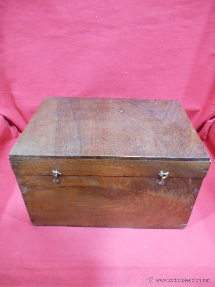 Antig&uuml;edades: ANTIGUA CAJA DE MADERA DE NOGAL - Foto 1