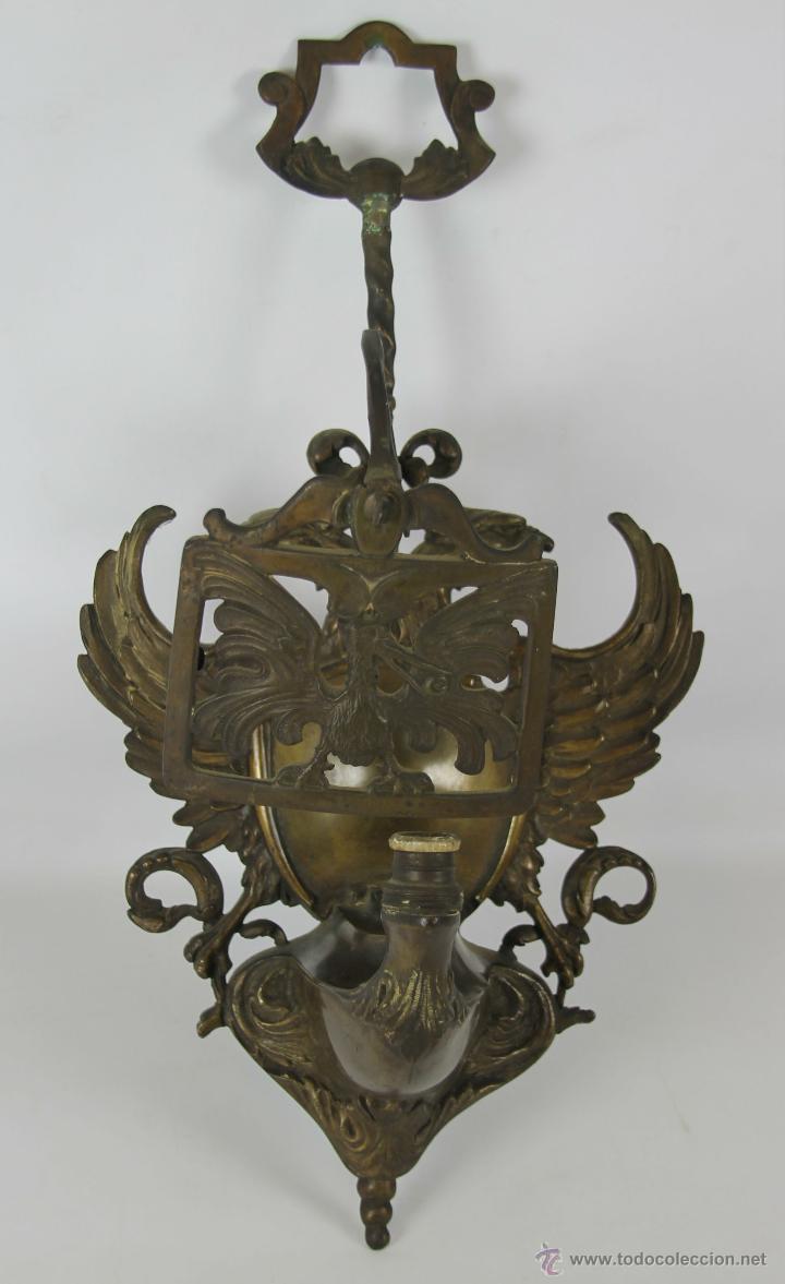 Antig&uuml;edades: APLIQUE EN BRONCE Y LATON EN FORMA DE AGUILA CON BLASON. SIGLO XX