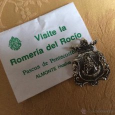 Antigüedades: MEDALLA DE METAL DE LA ROMERÍA DE LA VIRGEN DEL ROCÍO, ALMONTE HUELVA. Lote 54810641